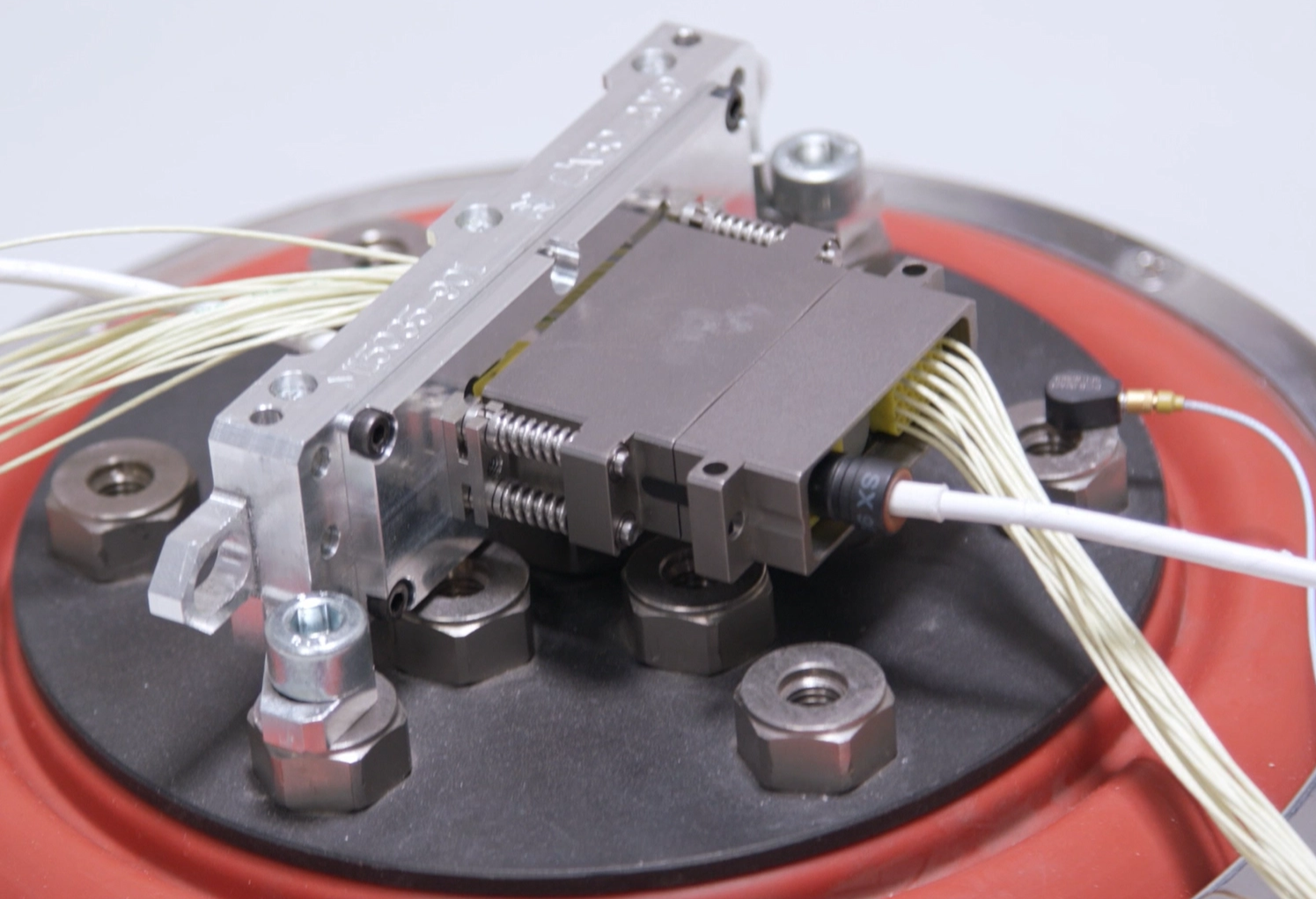 Test de validation mécanique vibration connecteur