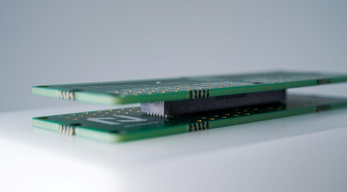 Mezzanine connectors high-density board links