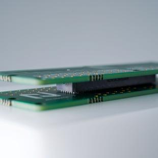 Mezzanine connectors high-density board links